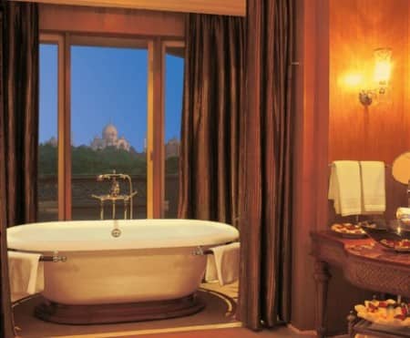 The-Oberoi-Amarvilas-Guest-Room-8