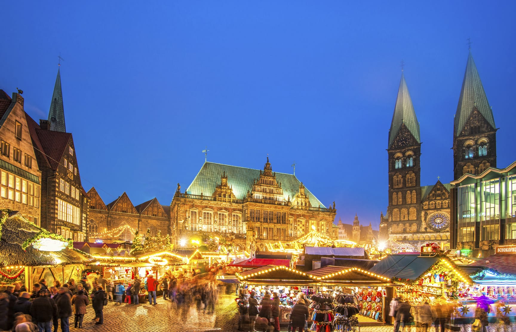 Bremen´s beautiful Christmas market at the city´s town square with the illuminated town hall, St. Peter's Cathedral, and parliament.